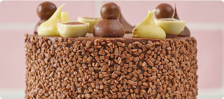 /collections/cakes-by-post